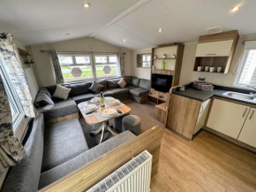 Comfy & Cosy family loving Home